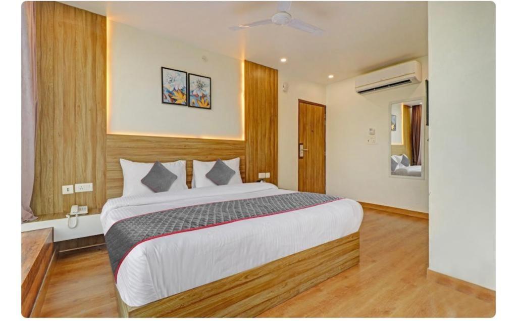 Hotel Sr Grand Gorakhpur Ngoại thất bức ảnh