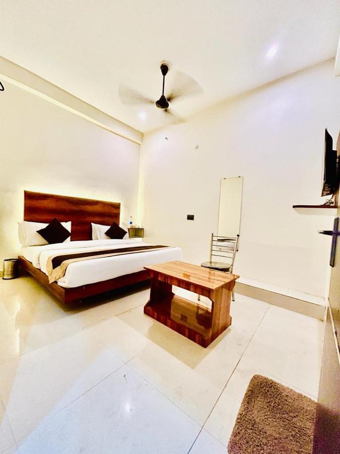 Hotel Sr Grand Gorakhpur Ngoại thất bức ảnh